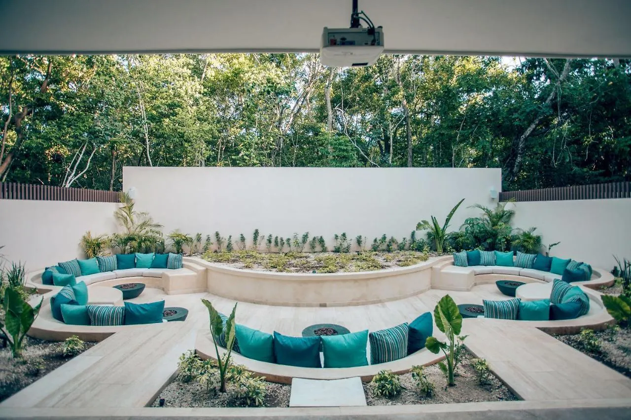 Modern Chic 1 Bedroom Apt W/ Rooftop Infinity Pool 툴룸 아파트